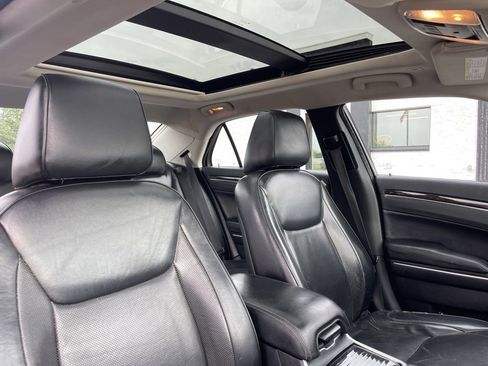 Used 2017 Chrysler 300 C image 30