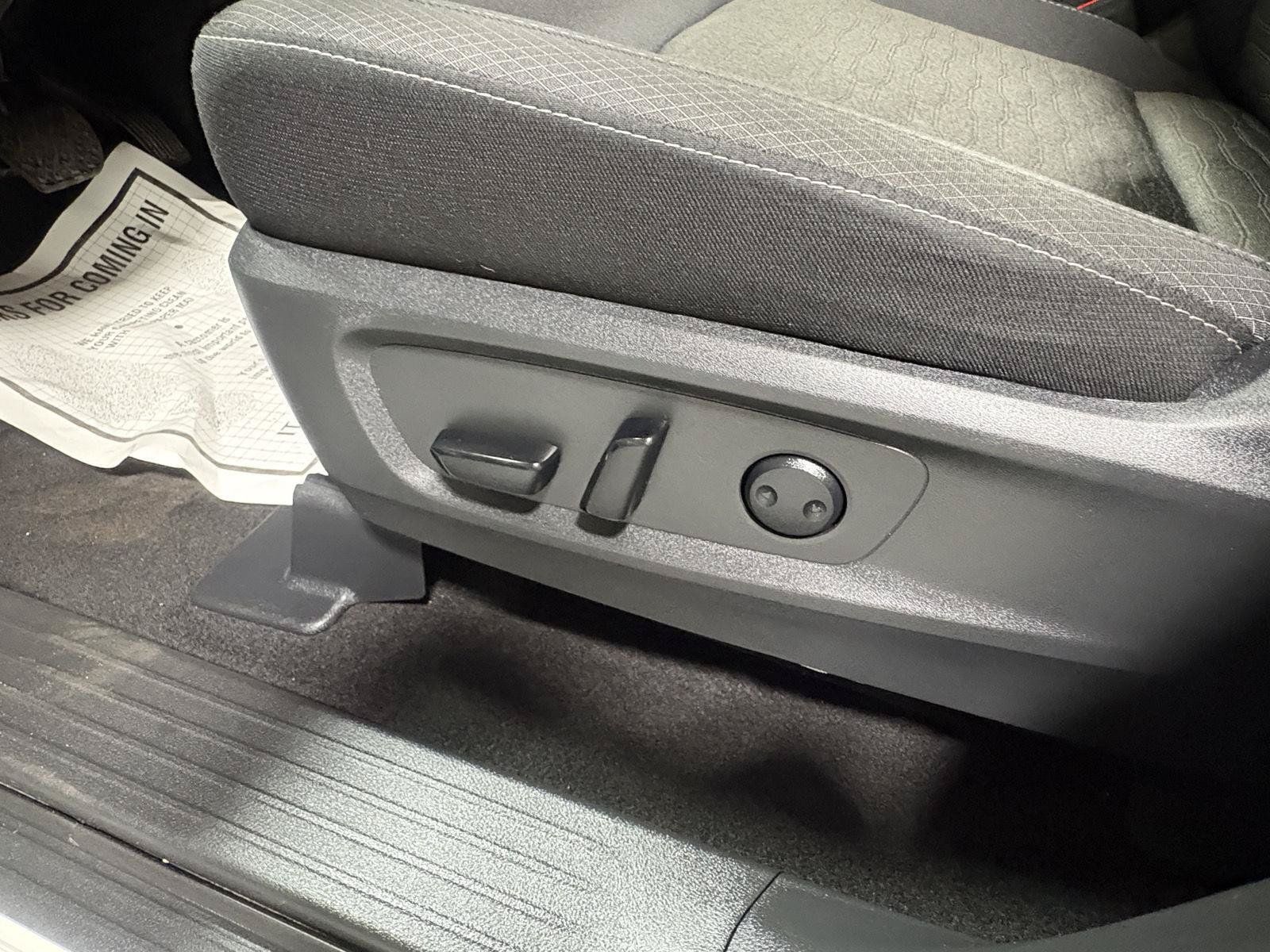 Used 2024 Nissan Pathfinder SV AWD/4WD image 30