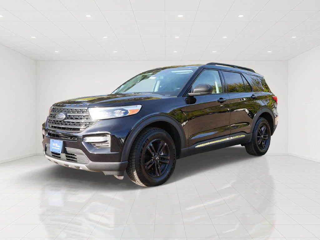Certified 2022 Ford Explorer XLT w/ Equipment Group 202A AWD/4WD image 2