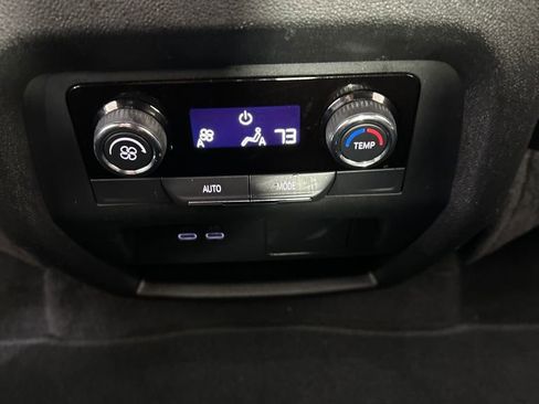 Used 2025 Chevrolet Traverse LT image 19