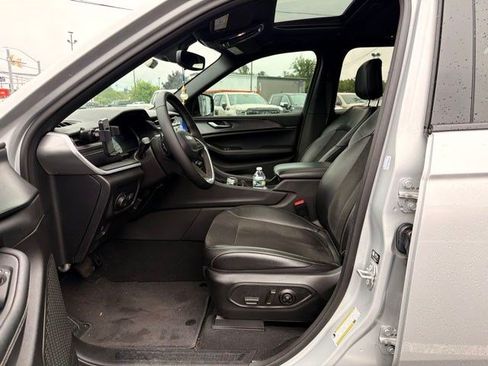 Used 2024 Jeep Grand Cherokee Altitude AWD/4WD image 31