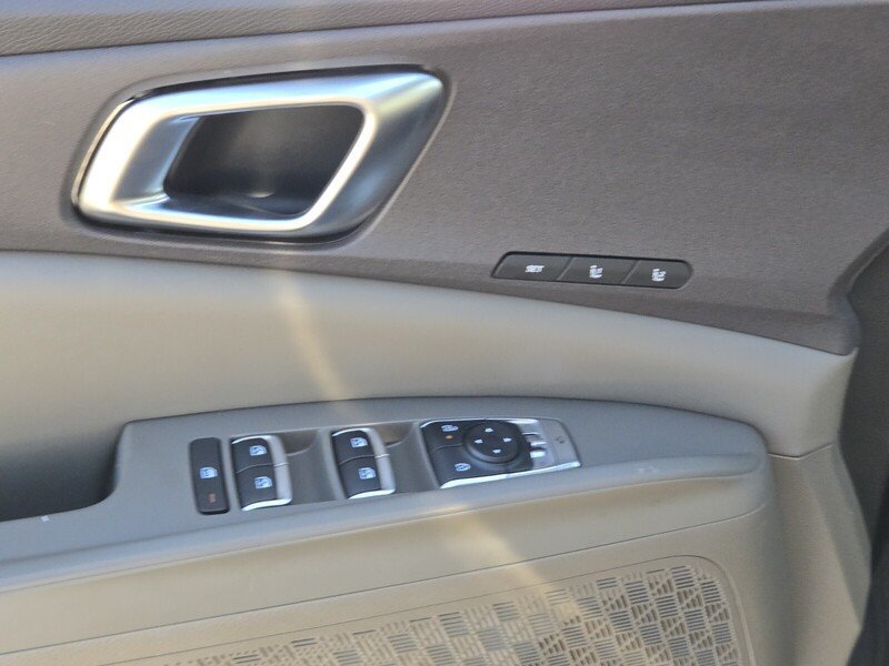 Certified 2025 Kia Carnival EX FWD image 19