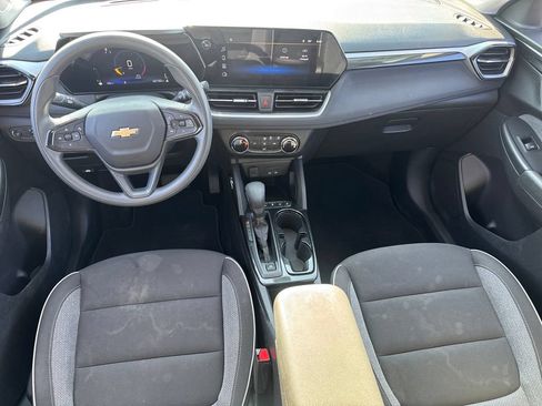 Used 2025 Chevrolet TrailBlazer LS w/ LS Convenience Package FWD image 15
