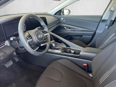 Used 2025 Hyundai Elantra SEL FWD image 9