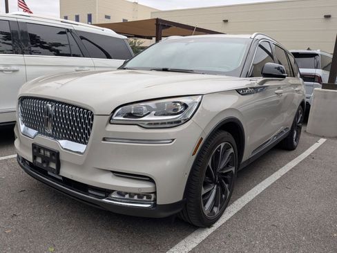 Used 2023 Lincoln Aviator Reserve w/ Equipment Group 201A image 3