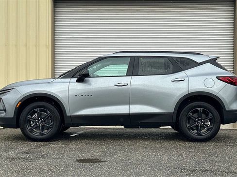 New 2025 Chevrolet Blazer LT w/ Midnight/Sport Edition image 4