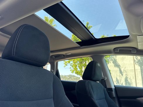 Used 2017 Nissan Murano SV w/ Premium Plus Package FWD image 15