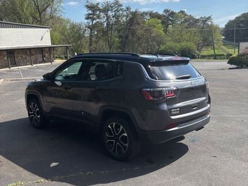 Used 2022 Jeep Compass Limited image 10