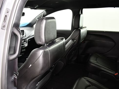Used 2025 Chrysler Pacifica Select AWD/4WD image 45