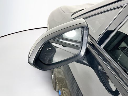 Used 2024 Chevrolet Equinox EV RS FWD image 16