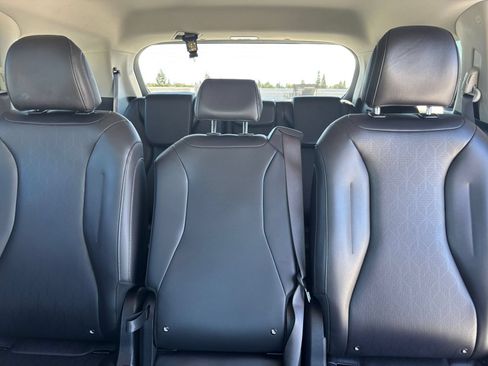 Used 2026 Kia Carnival FWD image 41