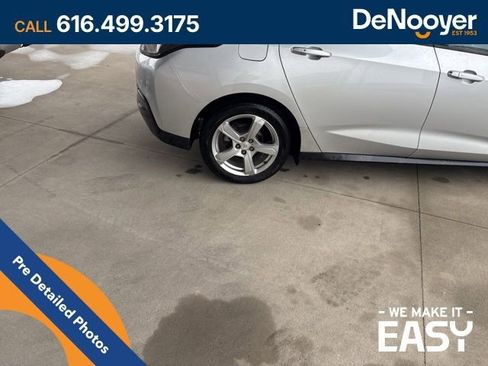 Used 2018 Chevrolet Volt LT w/ Comfort Package image 8