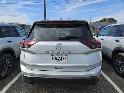 Used 2024 Nissan Rogue S image 7