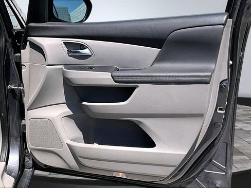 Used 2016 Honda Odyssey SE image 15