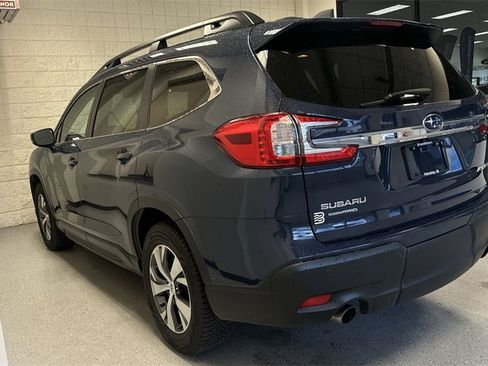 Used 2024 Subaru Ascent Premium w/ Convenience Package image 3