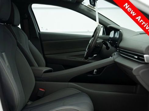 Used 2023 Hyundai Elantra SEL w/ Convenience Package image 6