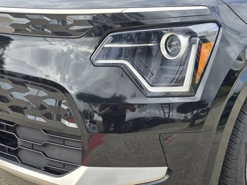 Certified 2023 Kia Niro Wind w/ Wind Preserve Package FWD image 9