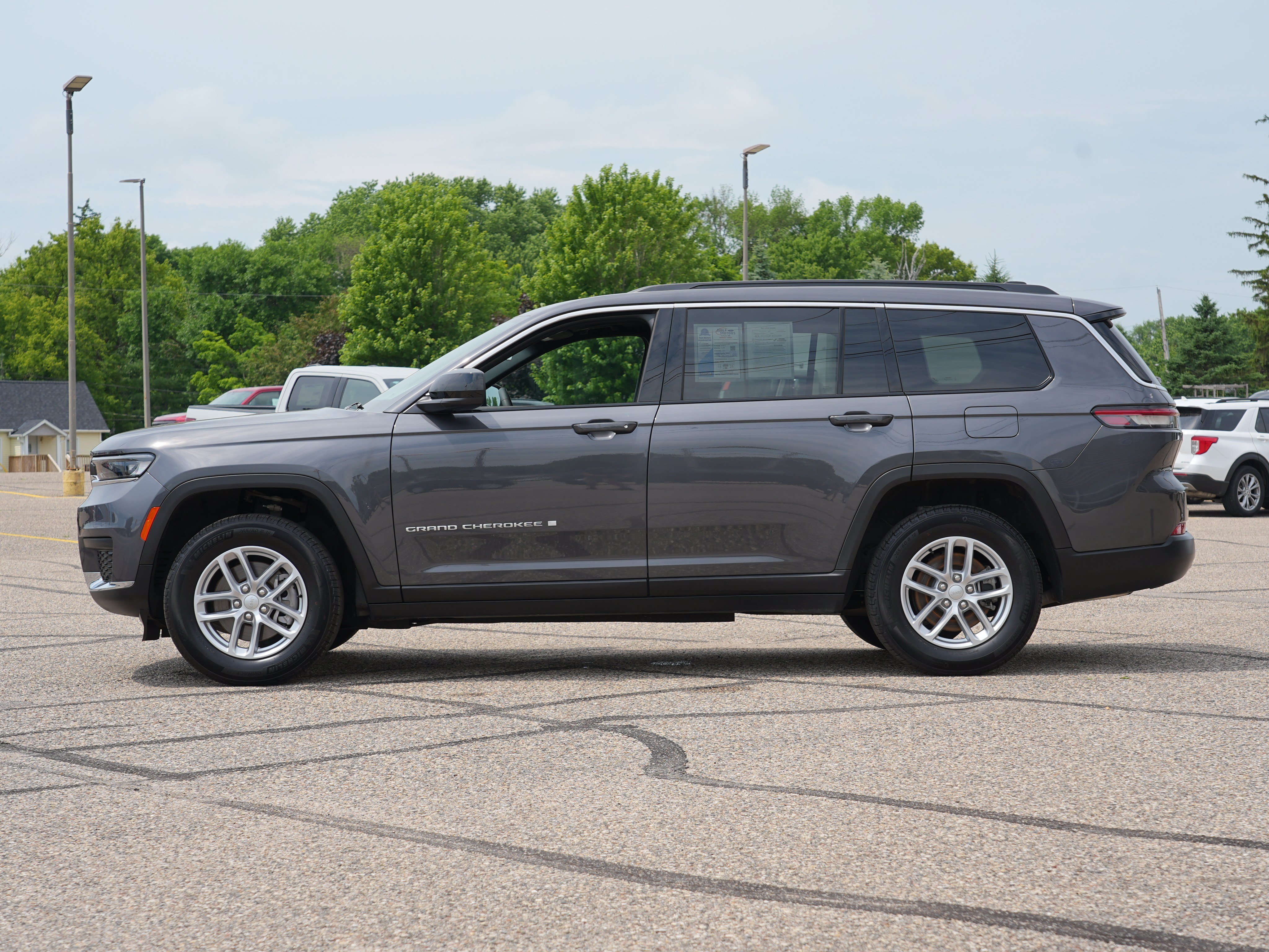 Used 2025 Jeep Grand Cherokee L Laredo w/ Trailer Tow Package AWD/4WD image 7