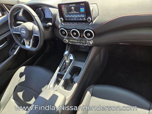 Used 2025 Nissan Sentra SR w/ SR Premium Package image 18