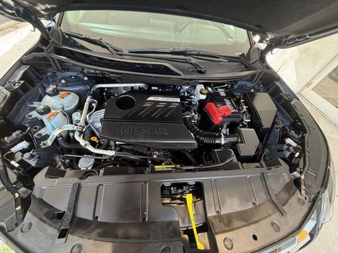 Used 2025 Nissan Rogue SV FWD image 34