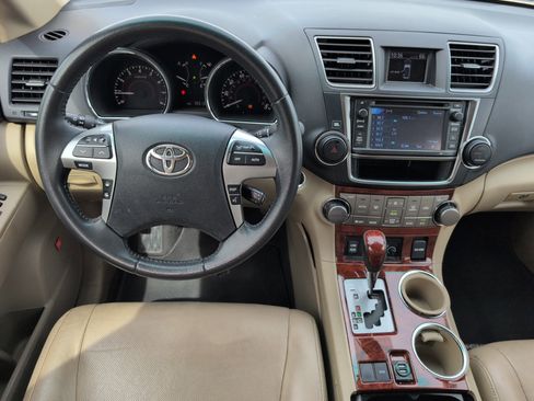 Used 2013 Toyota Highlander Limited image 30