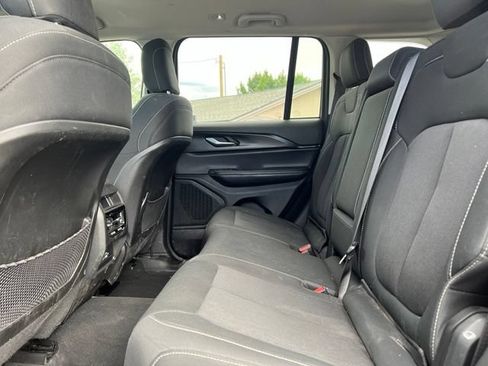 Used 2023 Jeep Grand Cherokee Laredo AWD/4WD image 15