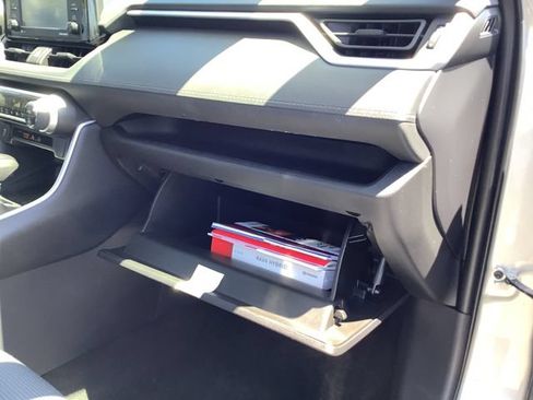 Used 2022 Toyota RAV4 LE AWD/4WD image 39