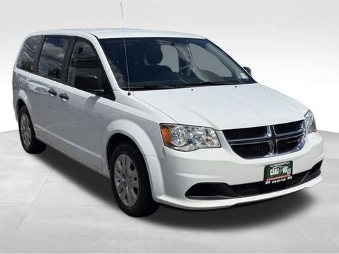 Used 2019 Dodge Grand Caravan SE w/ UConnect Hands-Free Group image 3