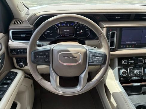 Used 2021 GMC Yukon Denali w/ Denali Premium Package AWD/4WD image 14