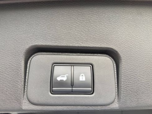 Used 2025 Nissan Rogue SV FWD image 10