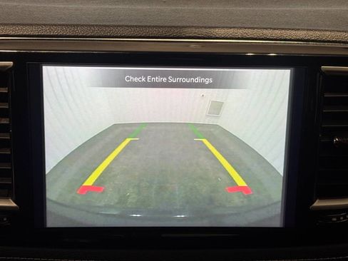 Used 2023 Chrysler Pacifica Touring image 26