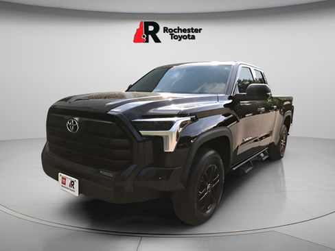 Used 2022 Toyota Tundra SR5 w/ SR5 Convenience Package AWD/4WD image 3