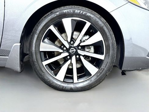 Used 2022 Nissan Sentra SV w/ SV Premium Package image 44