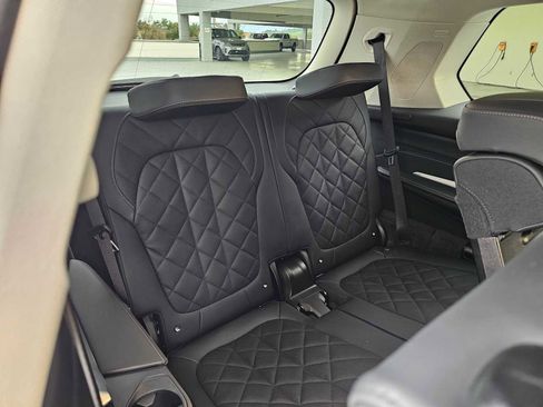 Used 2024 BMW X7 xDrive40i w/ Premium Package image 13