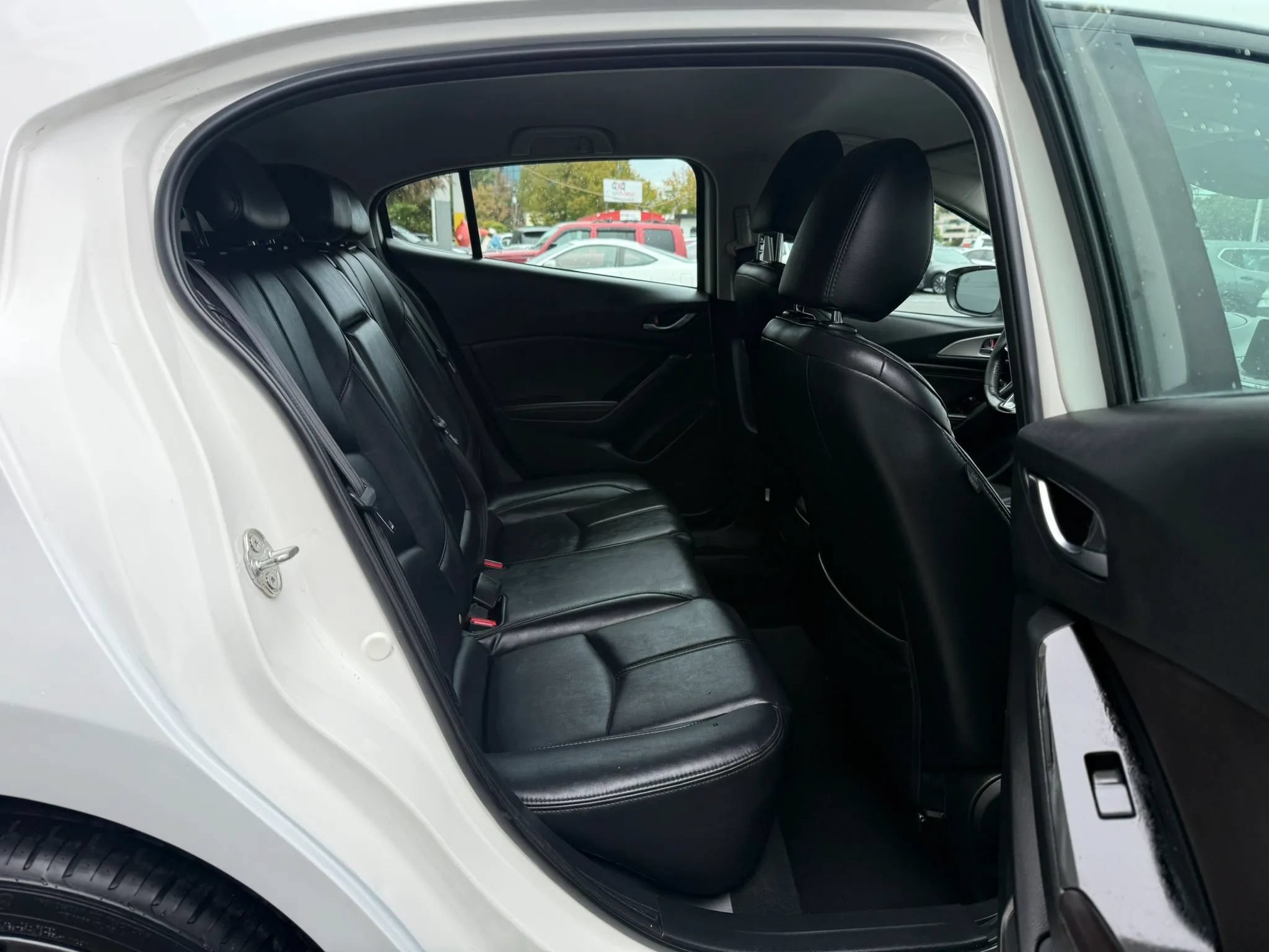 Used 2018 MAZDA MAZDA3 Touring FWD image 29