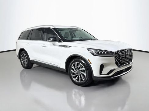 Used 2026 Lincoln Aviator 2WD image 3