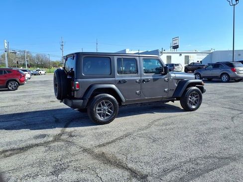 Used 2025 Jeep Wrangler Sport S image 18