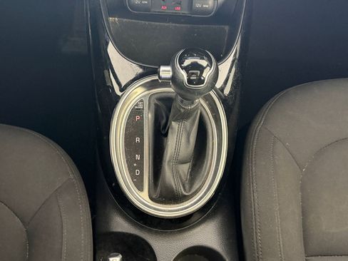 Used 2015 Kia Soul ! w/ Sun & Sound Package FWD image 17