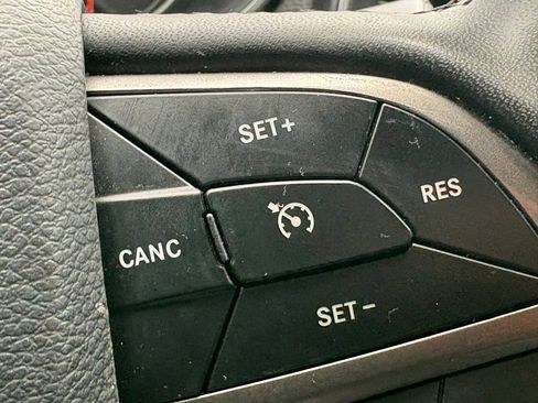 Used 2020 Jeep Cherokee Latitude Plus w/ Comfort/Convenience Group FWD image 16