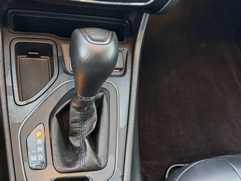 Used 2019 Jeep Cherokee Latitude Plus FWD image 23