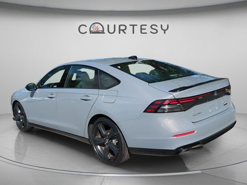 Used 2023 Honda Accord Sport image 5