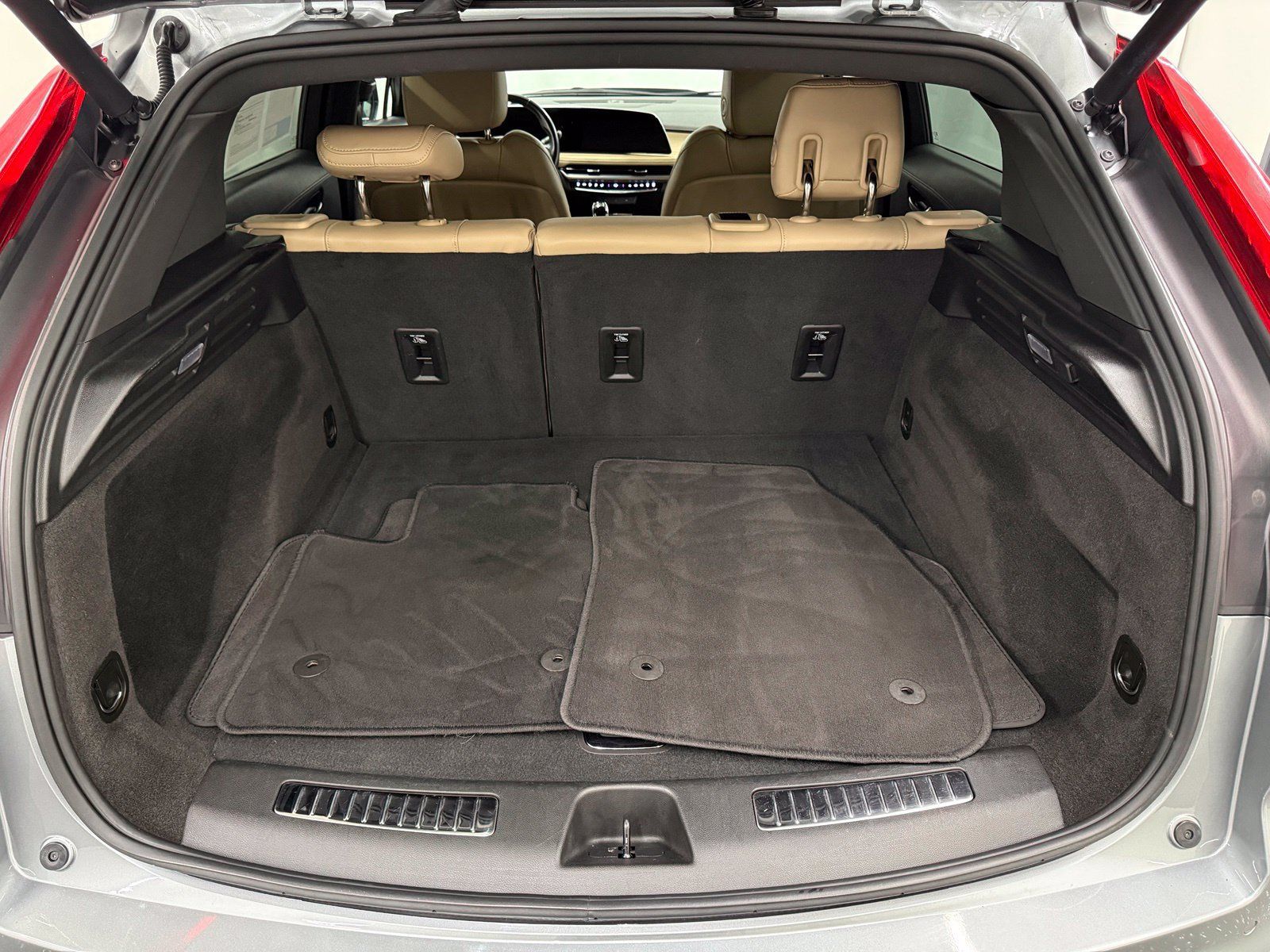 Used 2024 Cadillac XT4 Premium Luxury FWD image 5