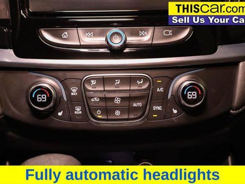 Used 2023 Chevrolet Traverse LT image 15