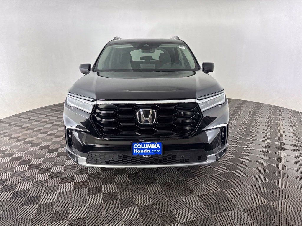 Used 2025 Honda Pilot Touring image 2