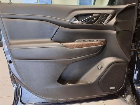 Used 2021 GMC Acadia Denali w/ Denali Technology Package image 22