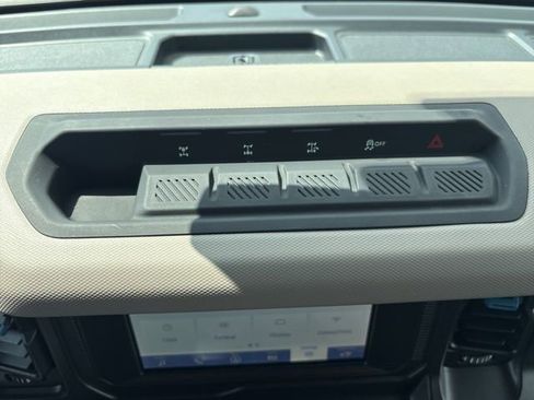 Used 2023 Ford Bronco Wildtrak image 28