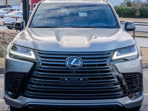 Used 2023 Lexus LX 600 4WD w/ Luxury Package image 2