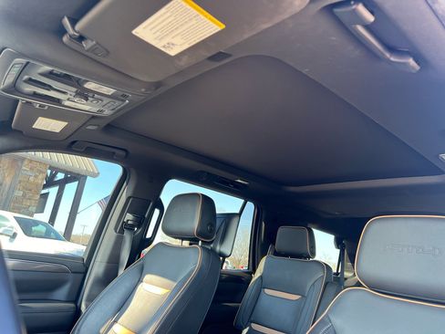 Used 2021 GMC Yukon AT4 w/ AT4 Premium Package image 9