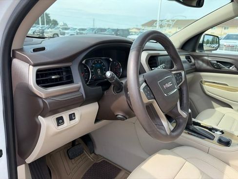 Used 2017 GMC Acadia Denali w/ Technology Package FWD image 12