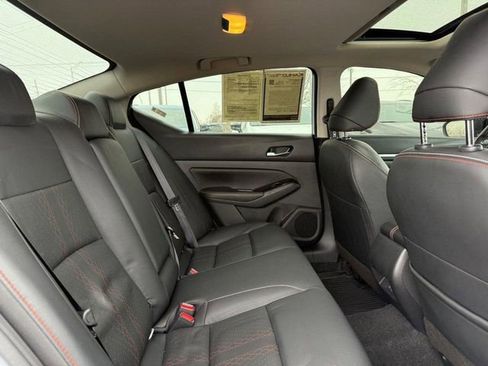 Used 2023 Nissan Altima 2.5 SR w/ SR Premium Package image 11